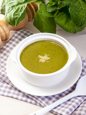 Spinach cream soup in bowlの写真素材