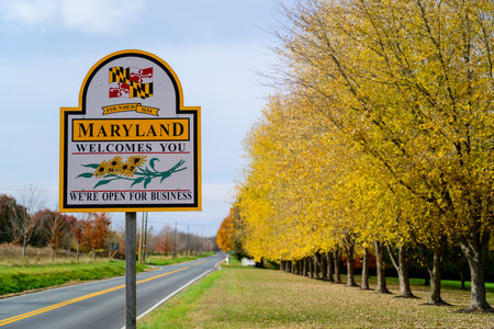 Welcome to Maryland sign with yellow treesの写真素材