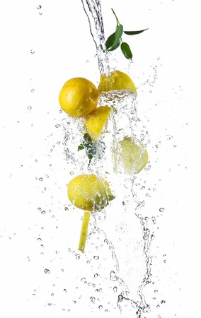 Lemons in splashの写真素材