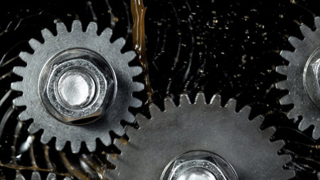 Tooth gear wheel with oil splashes, freeze motion, lubrication concept