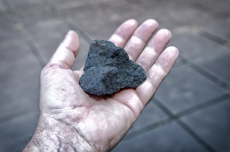 coal in handの写真素材