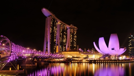 SINGAPORE - DECEMBER 29: Marina Bay Sand on December 29, 2012 in Singapore. Marina Bay Sand is a Modern Hotel and Casino. のeditorial素材