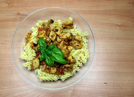 Vegetarian Fake Chicken and Vegetable Pasta in a glass bowlの写真素材