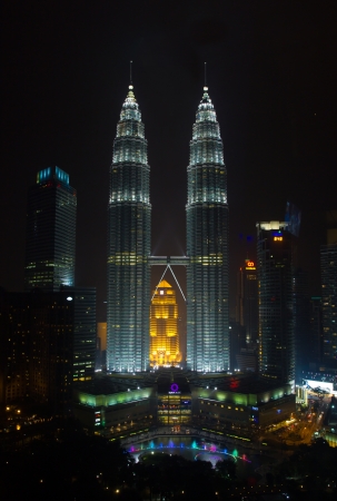 KUALA LUMPUR, MALAYSIA - JANUARY 26  Petronas Twin Towers at night on January 26, 2014 in Kuala Lumpur  Petronas Twin Towers most famous shopping center in Kuala Lumpurのeditorial素材