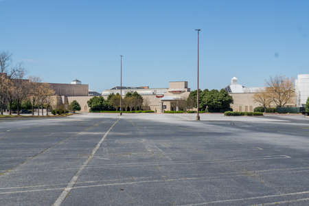 Kennesaw, GA / USA - 04/03/20: Empty parking lots - temporary shut down at Cobb county Town Center mall due to economic crisis during Covid-19 Corona Virus Pandemic.のeditorial素材