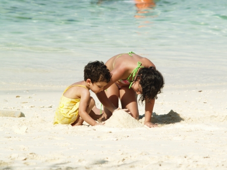 PHUKET,THAILAND -March 2009 : Travellers at Khai Nok Islandのeditorial素材