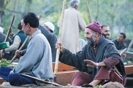 KASHMIR,INDIA- APRIL 19:Atmosphere in the morning at traditional floating vegetable market  where local people buy, sell and sometimes exchange vegetables  in Dal Lake, Srinagar, Kashmir, INDIA on April 19, 2012のeditorial素材