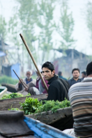 KASHMIR,INDIA- APRIL 19:Atmosphere in the morning at traditional floating vegetable market  where local people buy, sell and sometimes exchange vegetables  in Dal Lake, Srinagar, Kashmir, INDIA on April 19, 2012のeditorial素材