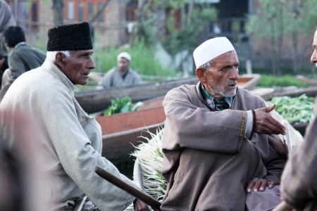KASHMIR,INDIA- APRIL 19:Atmosphere in the morning at traditional floating vegetable market  where local people buy, sell and sometimes exchange vegetables  in Dal Lake, Srinagar, Kashmir, INDIA on April 19, 2012のeditorial素材