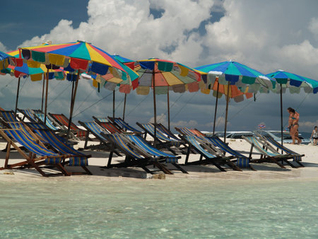PHUKET,THAILAND -March 2009 : Travellers at Khai Nok Islandのeditorial素材