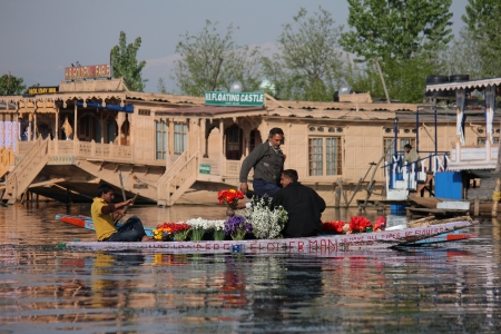 SRINAGAR, INDIA - April 20: Lifestyle in Dal lake,local people use 'Shikara', a small boat for transportation in the lake., April 20, 2012 in Srinagar, Kashmir, Indiaのeditorial素材