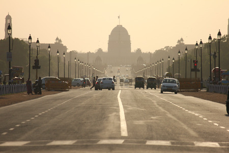 DELHI, INDIA - April 21: Various kind of vehicles and traffic on Rajpath boulevard to India gate on April 21, 2012, in Delhi, India.のeditorial素材