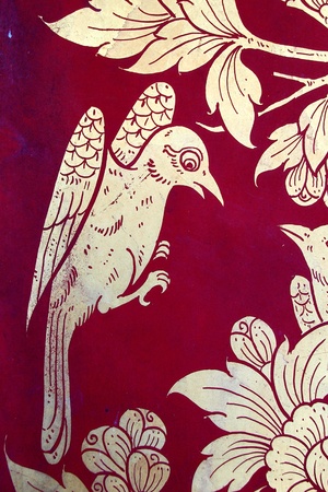 Thai art style Bird on wall, temple in bangkok, Thailandのeditorial素材