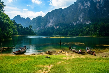Cheo Lan lake  Khao Sok National Park  Thailand の写真素材
