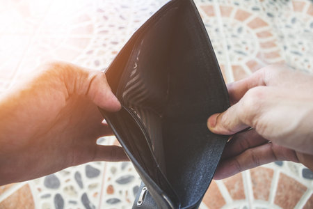 General contractor's wallet in Thailand that only has a fraction of a coin Can indicate that the...