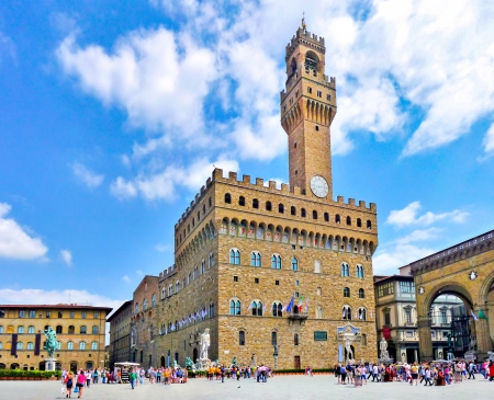 Panoramic view of Piazza della Signoria with Palazzo Vecchio in Florence, Tuscany, Italyのeditorial素材