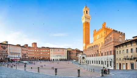 Panoramic view of famous Piazza del Campo in Siena at sunset, Tuscany, Italyのeditorial素材