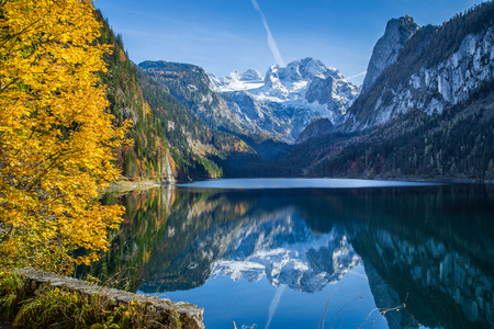 Beautiful view of idyllic colorful autumn scenery with Dachstein mountain summit reflecting in crystal clear Gosausee mountain lake in fall, Salzkammergut region, Upper Austria, Austriaの写真素材