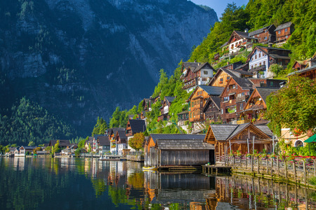 Scenic picture-postcard view of traditional old wooden houses in famous Hallstatt mountain village at Hallstattersee lake in the Austrian Alps in summer, region of Salzkammergut, Austriaの写真素材