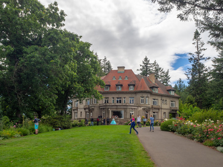 Portland, Oregon, USA - July 2018: Pittock Mansion gardenのeditorial素材