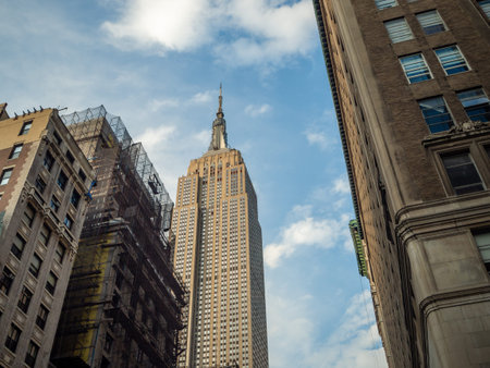 New York City, United States of America : [ Empire State Building, view from the street ]