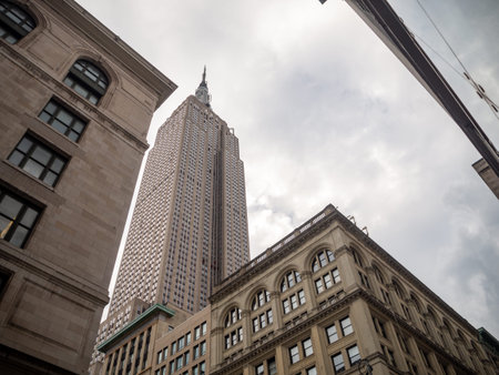 New York City, United States of America : [ Empire State Building, view from the street ]