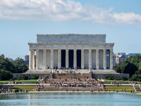 Washington DC, District of Columbia, United States of America : [ Abraham Lincoln Memorial and his statue inside Greek column temple at the end of National Mall ]のeditorial素材