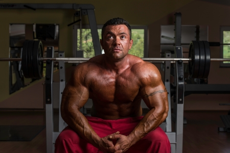 shirtless bodybuilder resting at the benchの写真素材