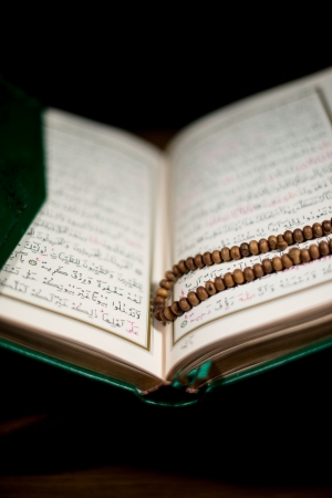 pages of holy koran and rosary at the bookの写真素材