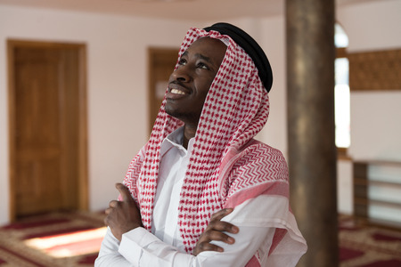 Young Businessman Wearing A Traditional Cap Dishdashaの写真素材