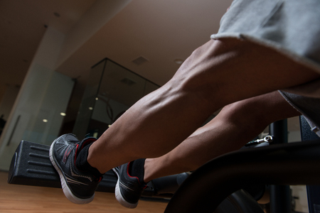 Bodybuilder Doing Heavy Weight Exercise For Legsの写真素材