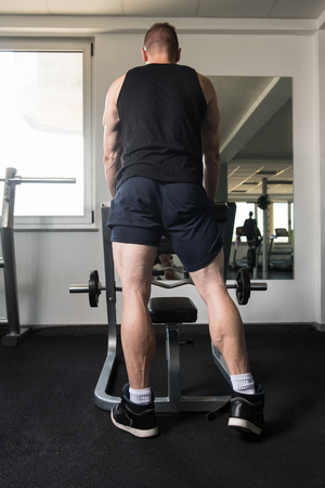 Bodybuilder Doing Heavy Weight Exercise For Legs Calvesの写真素材