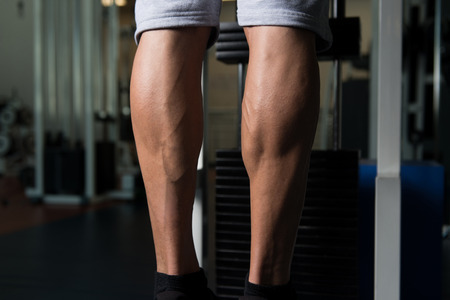 Bodybuilders Legs Shot Close Up In A Gym In Workoutの写真素材