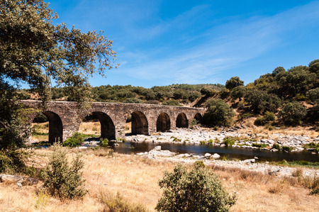 Bridge over the Alagon river, Sotoserrano, Castilla y Leon, Spainの写真素材
