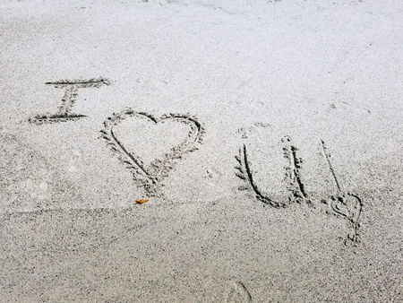 "I Love You" written on the sandの素材