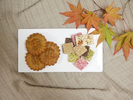 Korean traditional sweets Yakgwa and Gangjeongの写真素材