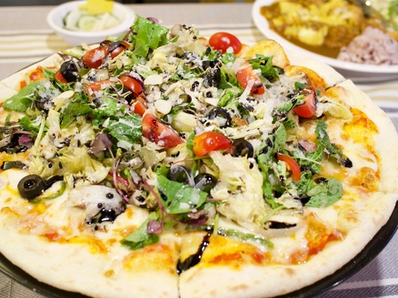 Olive salad pizzaの写真素材