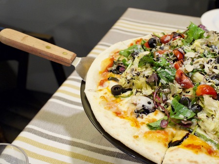Olive salad pizzaの写真素材