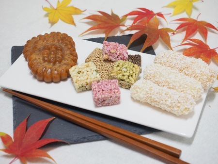 Korean traditional sweets Yakgwa and Gangjeong, yugwaの写真素材