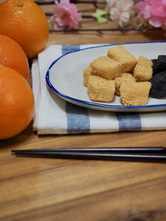 Korean traditional food injeolmi and black sesame injeolmiの写真素材