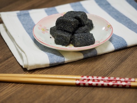 Korean traditional food injeolmi and black sesame injeolmiの写真素材