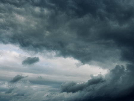 The rainy season, Dark cloud