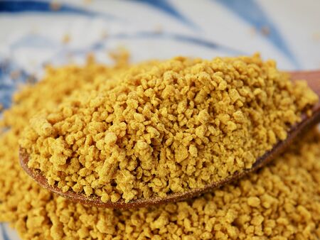 Yellow curry powder in a plateの写真素材