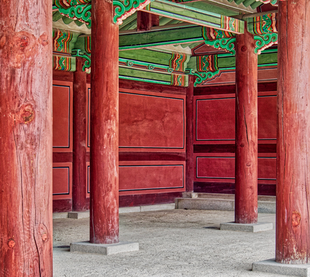Old traditional palace pillar in koreaのeditorial素材