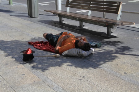 Madrid - AUG 22: homeless sleeping on the floor on Aug 22, 2011 in Madrid Spainのeditorial素材