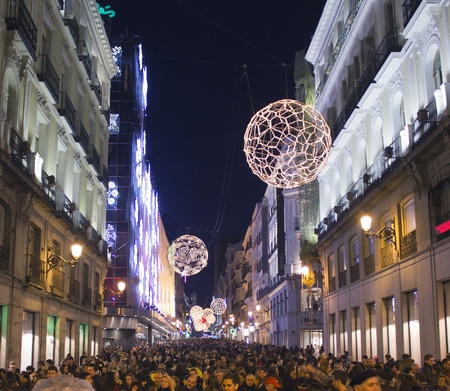 Madrid - DEC 22: Christmas atmosphere in the streets on DEC 22, 2011 in Madrid Spainのeditorial素材