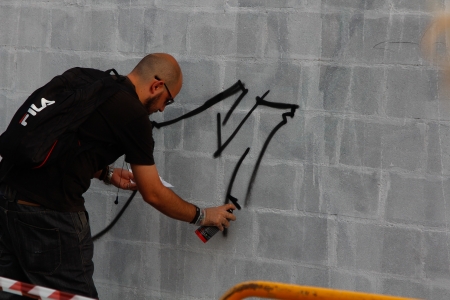 Madrid, SPAIN Sep 18 - graffiti artists work on their creations to the public during the festival - Graffiti and Dance  first festival, Aqui huele a pintura ,Spain September 2012のeditorial素材