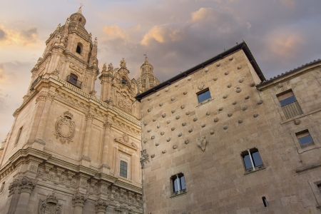 facade of the famous home of the shells of Salamanca, Spainのeditorial素材