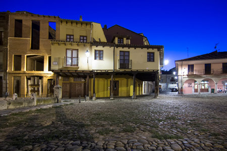 Night image of the medieval squares in the city of Leon, Spainのeditorial素材