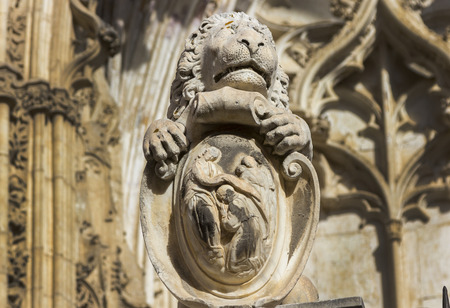 Lion sculpture at the Cathedral of Toledoの写真素材